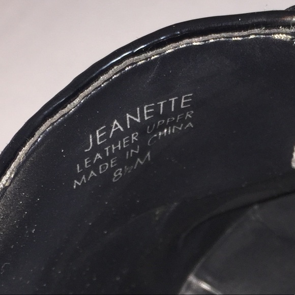 Tahari // Suede Boot, Size 8.5 - Picture 6 of 8